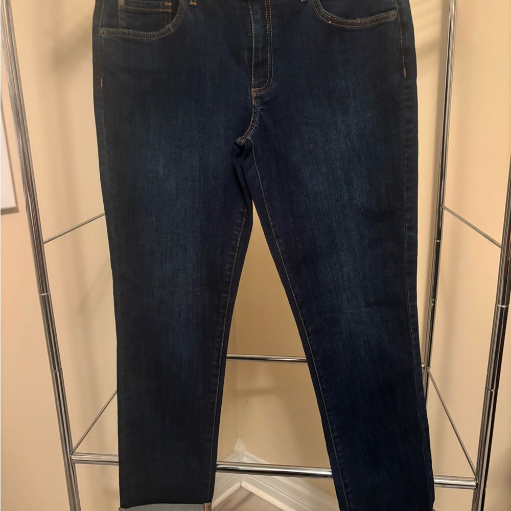 Eddie Bauer Women's boyfriend mid rise, slim size 6 Jeans - Deep Indigo